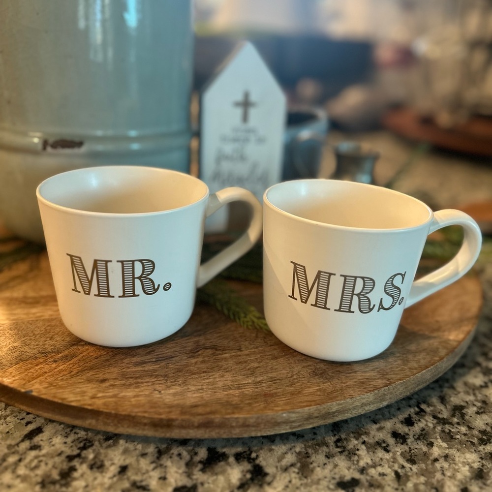 Mr. & Mrs. Coffee Mug Set | Great Wedding or Honeymoon Gift